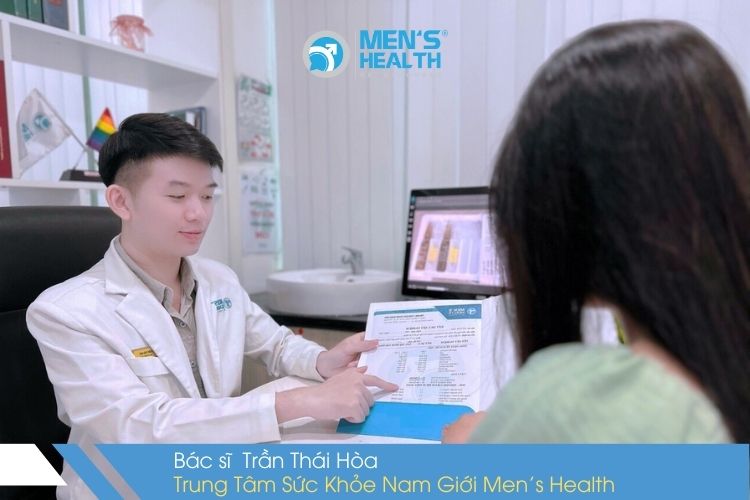 Bác sĩ Trần Thái Hòa tư vấn điều trị liệu pháp hormone chuyển giới cho khách hàng tại Trung Tâm Sức Khỏe Nam Giới Men’s Health
