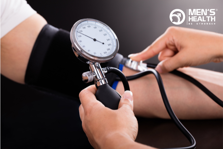 Tăng huyết áp là một trong những tác dụng phụ sẽ xảy ra khi tiêm tăng cơ nhanh bằng steroid